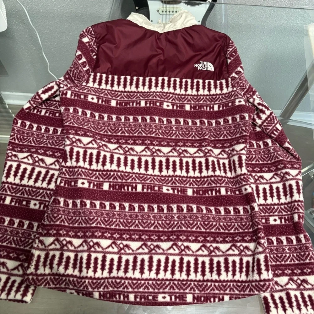 The North Face burgundy and White Patterned Jacket - Picture 2 of 6